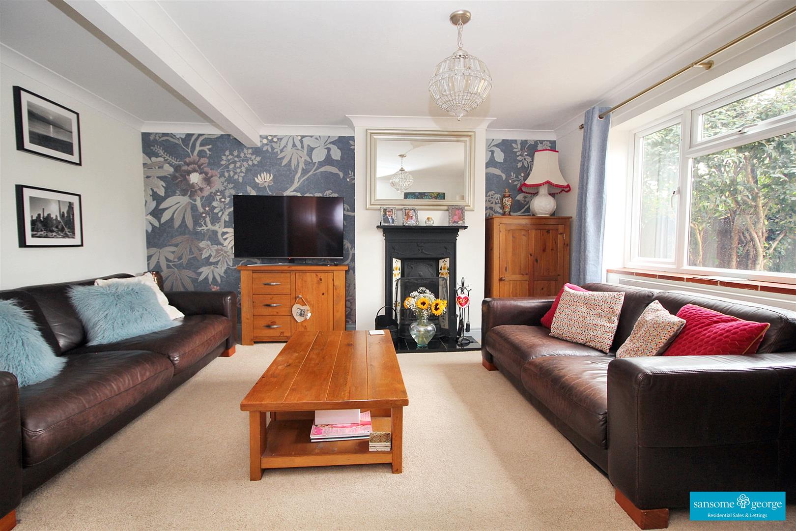 4 bed property in Crescent Road, Tilehurst